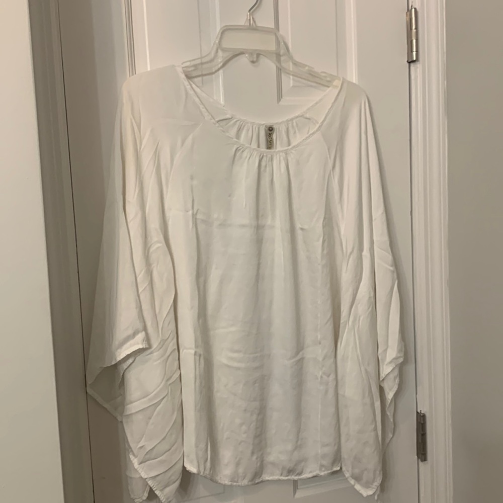 XCVI White Kimono top medium rayon excellent condition oversized relaxed boho